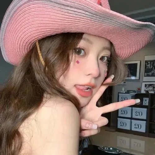 独家爆料：某影后之女晒豪宅名表，被批炫富，凌晨